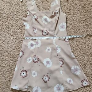 Chic Floral Beige Mini Dress